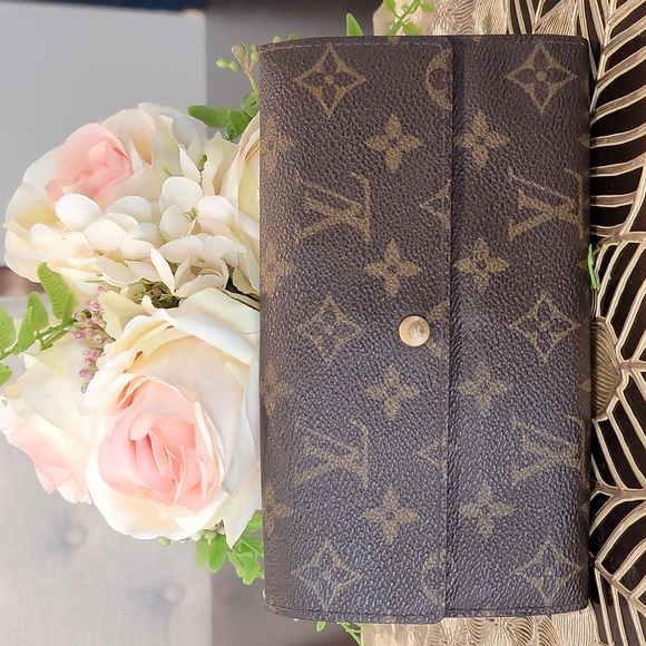 Louis Vuitton Handbags - Authentic Louis Vuitton Sarah wallet